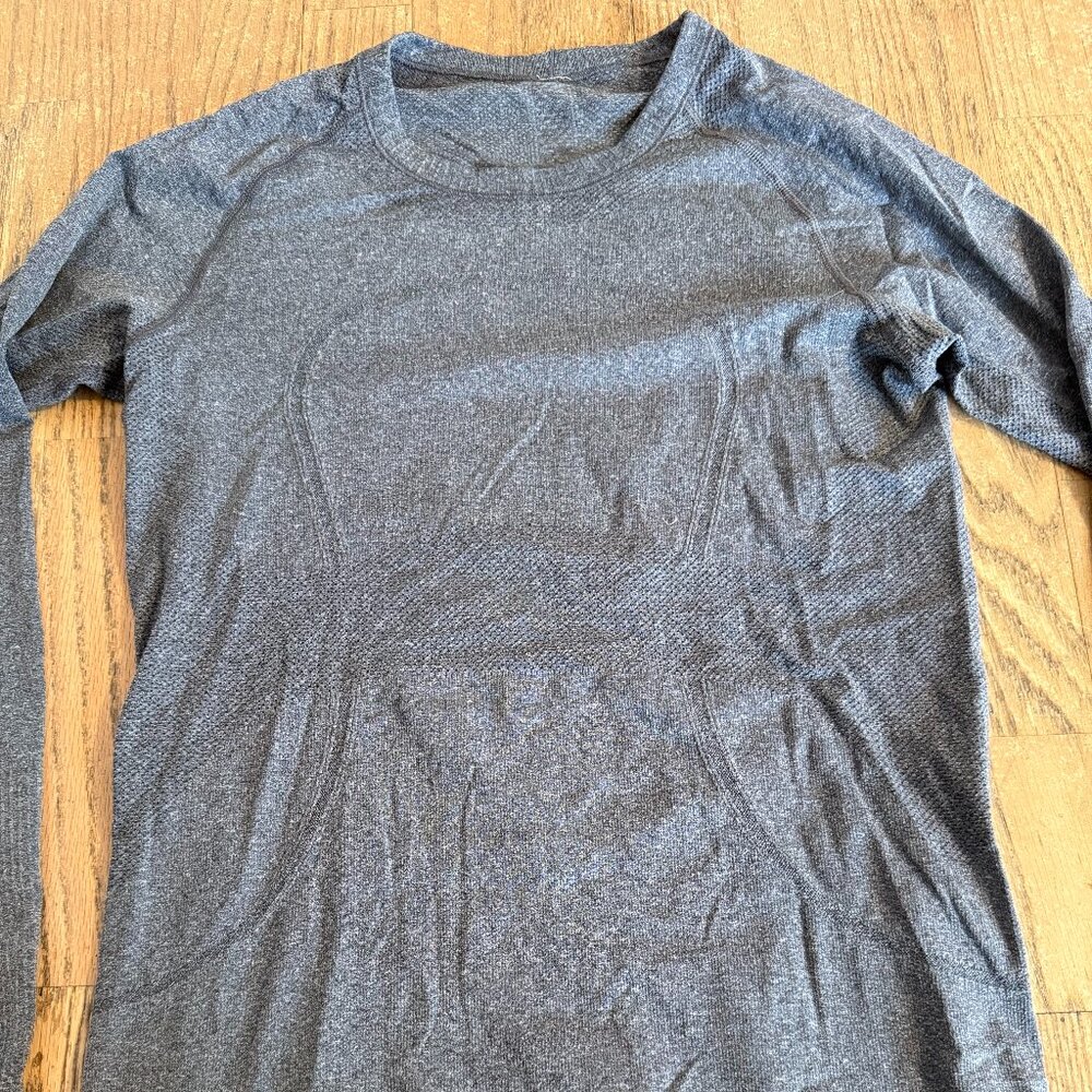 Lululemon Womens Long Sleeve Pullover Athletic Top SHIRT Gray